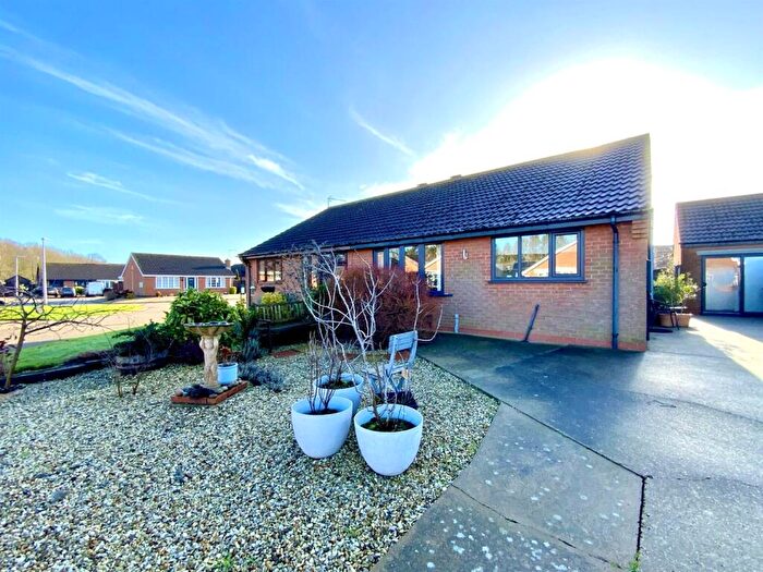 2 Bedroom Semi-Detached Bungalow For Sale In Ledbury Drive, New Waltham, Grimsby, DN36