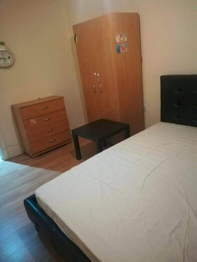 3 Bedroom Flat To Rent In Lakeside Rise, Blackley, Manchester, M9