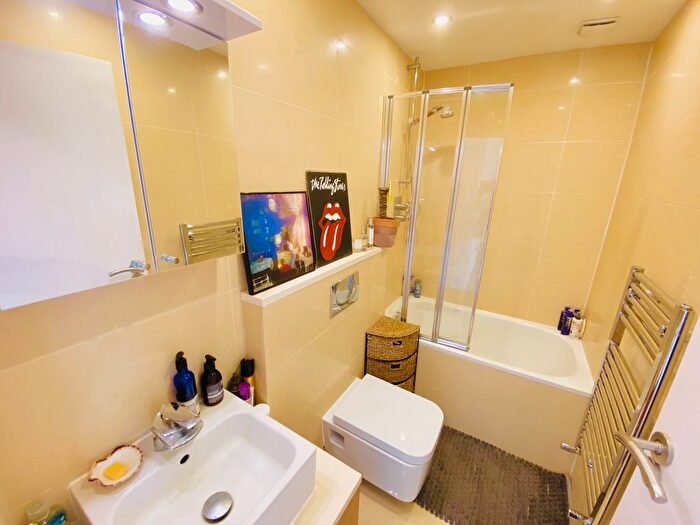 1 Bedroom Flat To Rent In Camden High Street, Camden Town, NW1