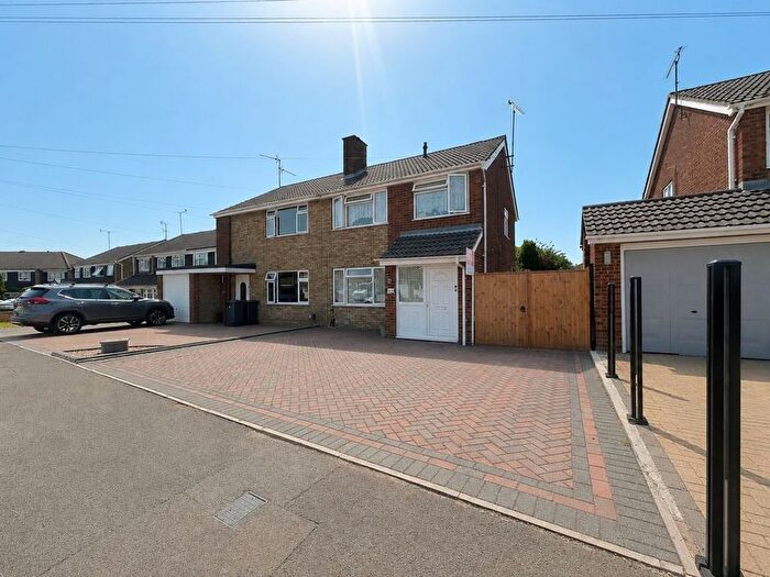 3 Bedroom Semi Detached House For Sale In Galston Road, Luton, LU3