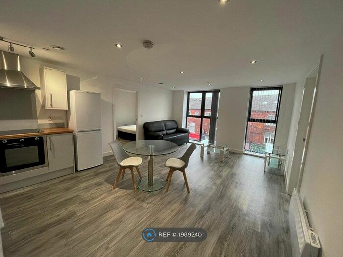 2 Bedroom Flat To Rent In Orange Grove House, Manchester, M14