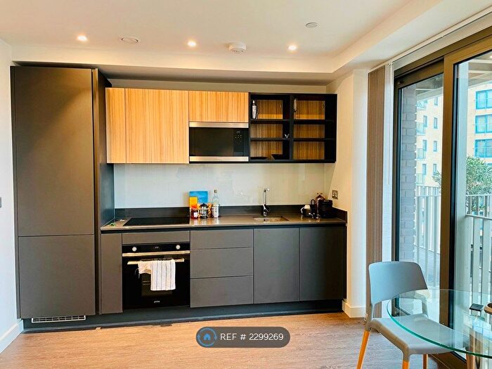 Studio To Rent In Western Gateway, London, E16