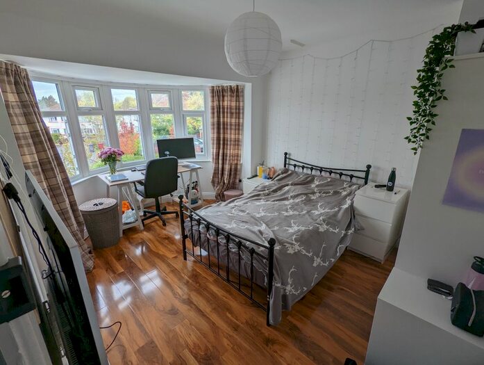 6 Bedroom Semi-Detached House To Rent In Windermere Road, Reading, RG2