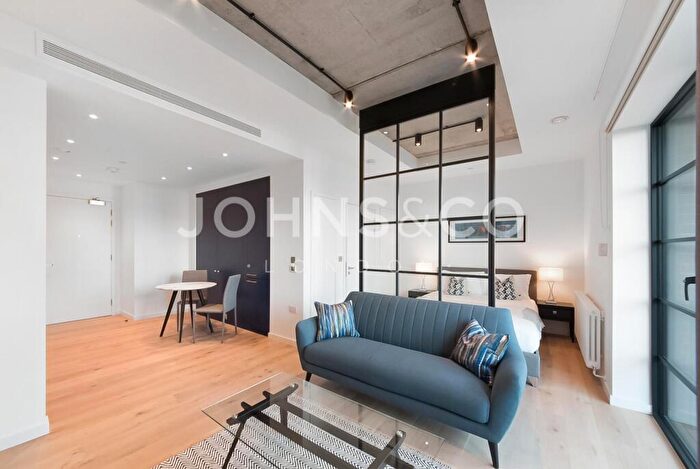 Apartment To Rent In Dulke House, Goodluck Hope, London, E14