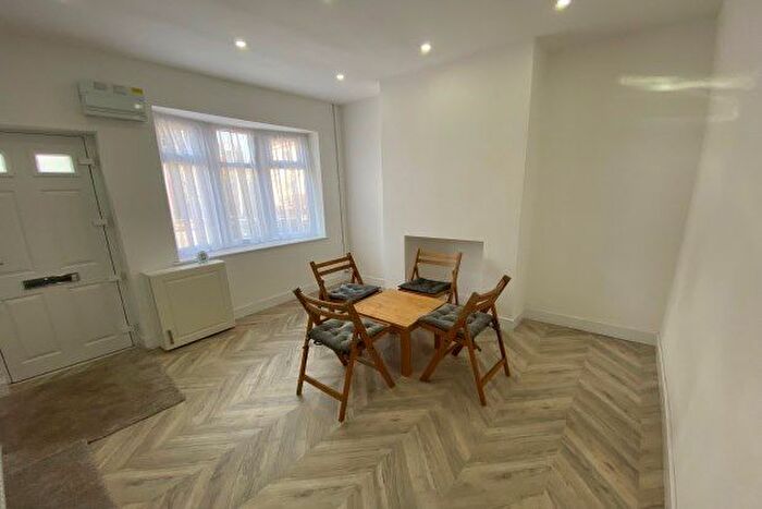 2 Bedroom Property To Rent In Aldersley Road, Wolverhampton, WV6