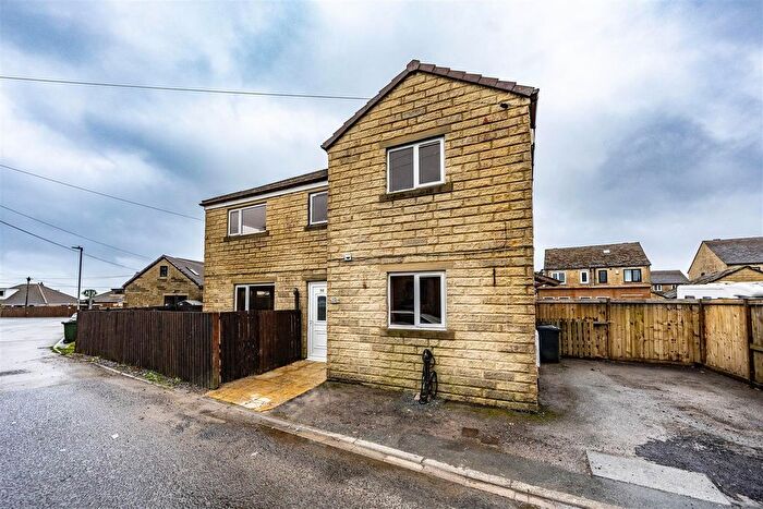 3 Bedroom Semi-Detached House For Sale In Bush Hill Fold, Queensbury, BD13
