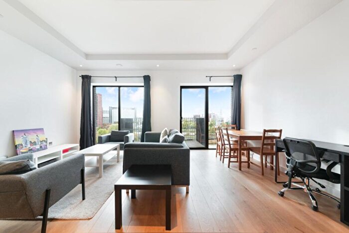 2 Bedroom Apartment To Rent In Modena House, London City Island, London, E14