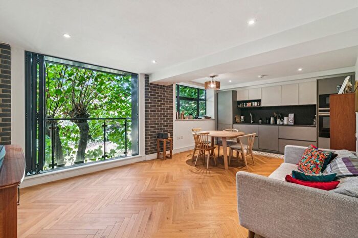 2 Bedroom Flat For Sale In Atalanta Street, Munster Village, SW6