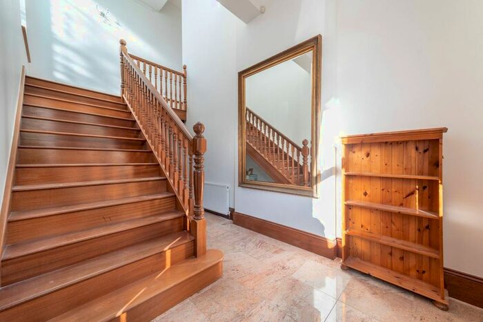 3 Bedroom Maisonette To Rent In Lydford Road, Mapesbury Estate, London, NW2