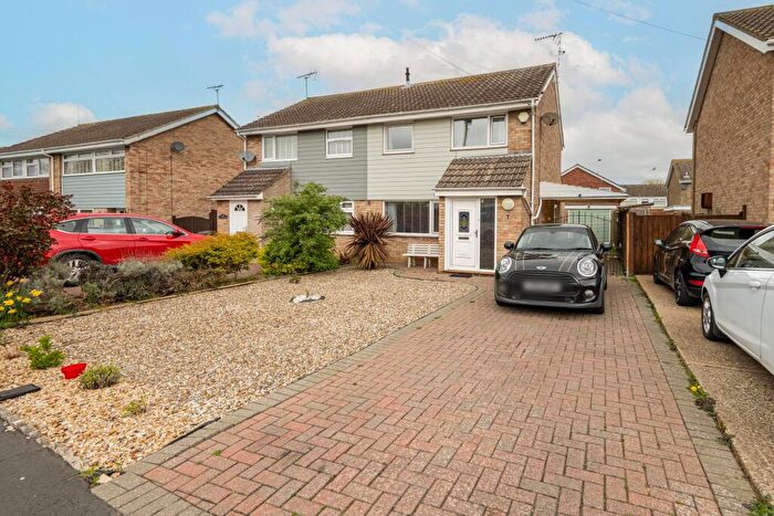 3 Bedroom Semi Detached House For Sale In Foxglade, Lowestoft, NR32