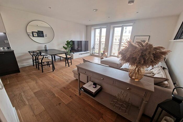 1 Bedroom Flat For Sale In One Cutting Room Square, M4