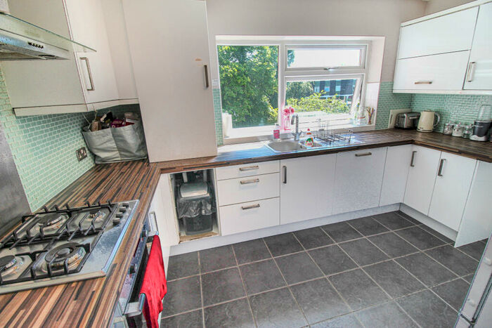 2 Bedroom Apartment To Rent In Beech Court, Willowbank, M14