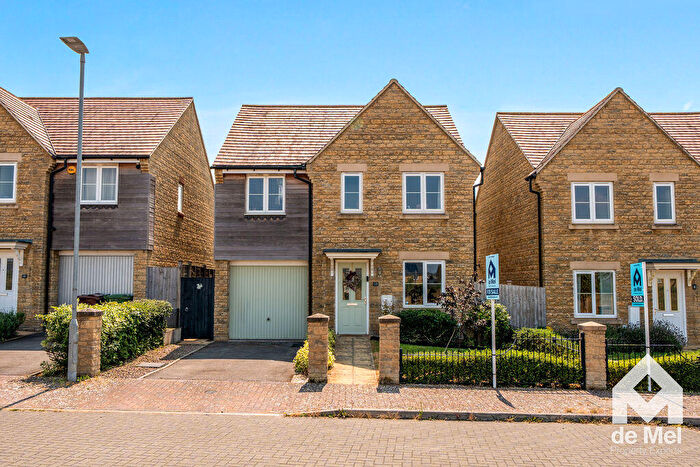 4 Bedroom Detached House For Sale In Little Grebe Road, Bishops Cleeve, GL52