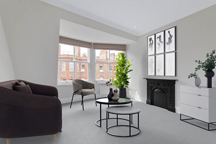 1 Bedroom Flat For Sale In Cadogan Square, Knightsbridge, SW1X