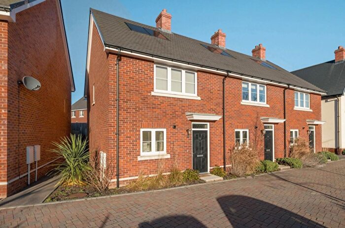 2 Bedroom End Of Terrace House For Sale In Highwood Avenue, North Stoneham Park, Eastleigh, SO50