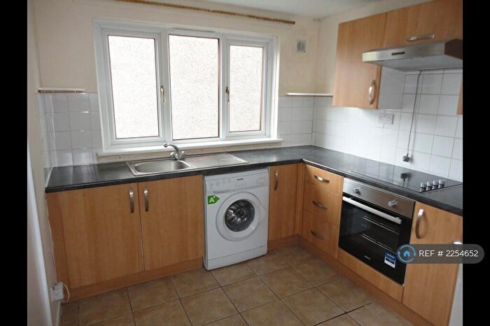 2 Bedroom Flat To Rent In Craighead Way, Barrhead, G78