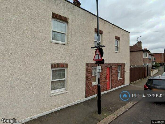 2 Bedroom End Of Terrace House To Rent In Wildfell Road, London, SE6