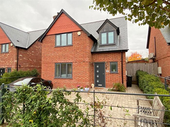 3 Bedroom Detached House For Sale In Lopcombe Place, Wash Water, Newbury, RG20