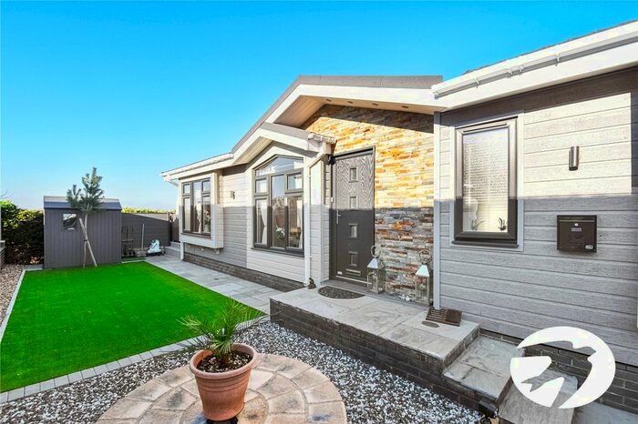 2 Bedroom Mobile/park Home For Sale In Kingsdown Meadow Residential Park, Knatts Valley, Sevenoaks, Kent, TN15