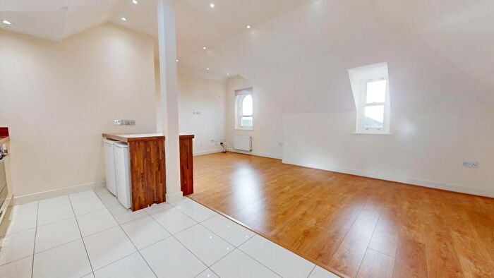 2 Bedroom Flat For Sale In Dorchester Road, Weymouth, DT4