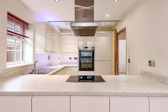 4 Bedroom House To Rent In Century Way, Beckenham, BR3