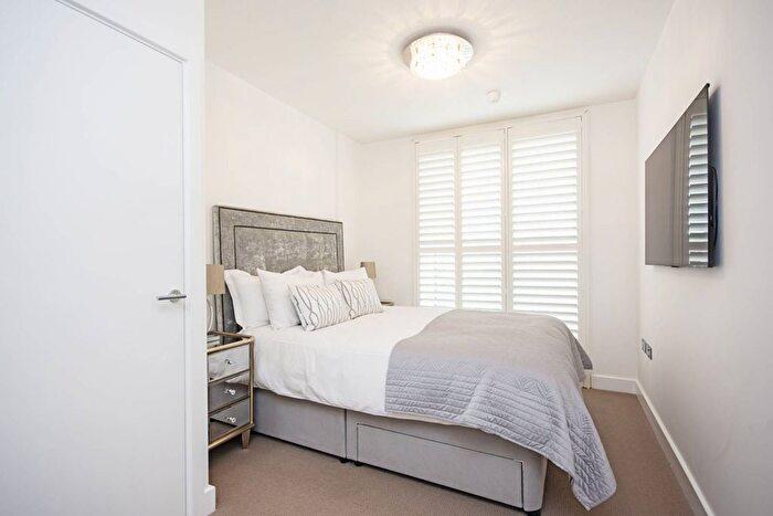 2 Bedroom Flat To Rent In Lovelace Street, Haggerston, London, E8