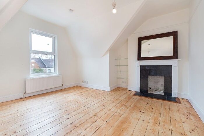 2 Bedroom Detached House To Rent In Gleneagle Road, Streatham, SW16