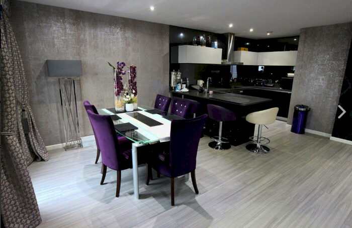 2 Bedroom Apartment To Rent In Whitehall Quay, Leeds, LS1