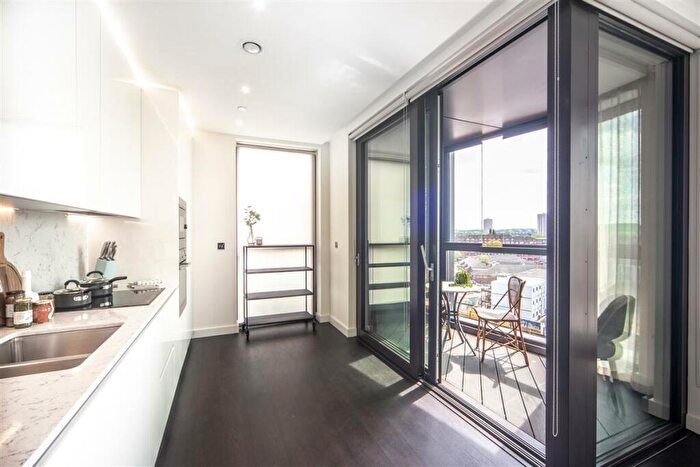 2 Bedroom Flat To Rent In Charles Clowes Walk, SW11