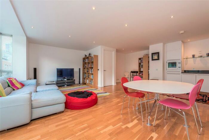 2 Bedroom Apartment To Rent In Hosier Lane, Farringdon, London, EC1A