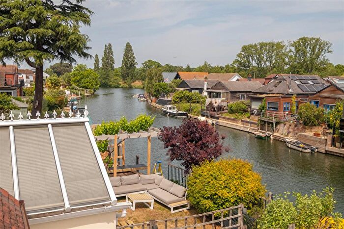 4 Bedroom Detached House For Sale In Riversdale Road, Thames Ditton, KT7