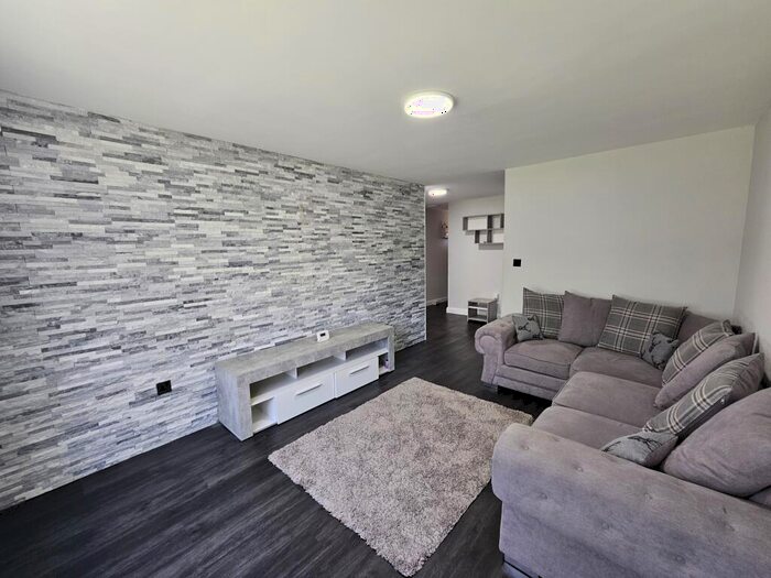 1 Bedroom Maisonette To Rent In Spear Close, Luton, LU3