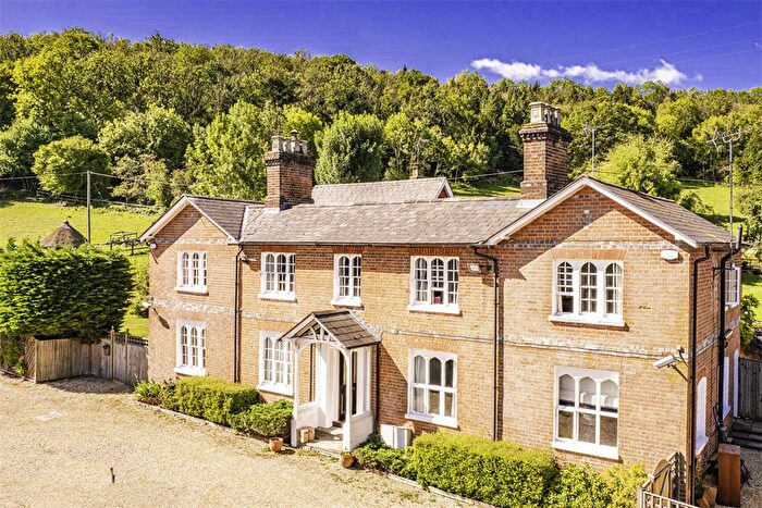 2 Bedroom Flat For Sale In Streatley Hills House, Streatley On Thames, RG8