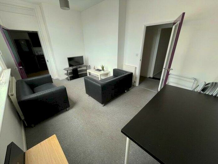 3 Bedroom Flat To Rent In Martyrs' Field Road, CT1