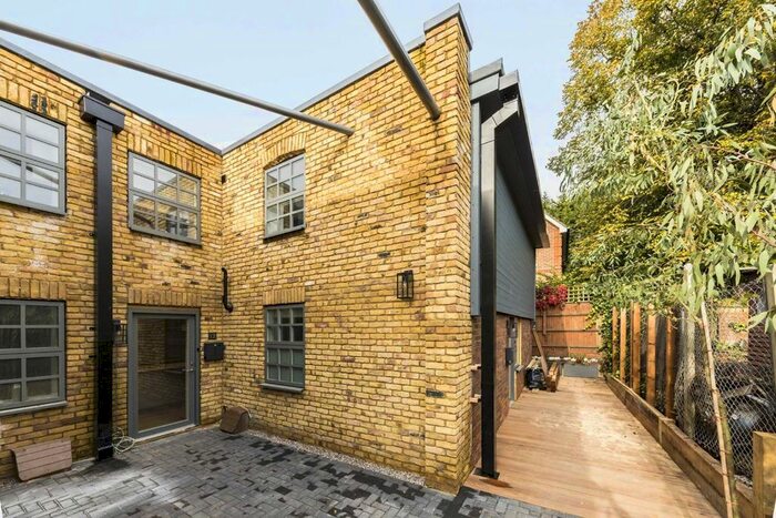 2 Bedroom Property To Rent In Elm Grove, London, SW19