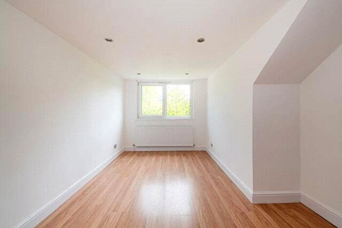 2 Bedroom Apartment To Rent In Sutton Road, London, N10