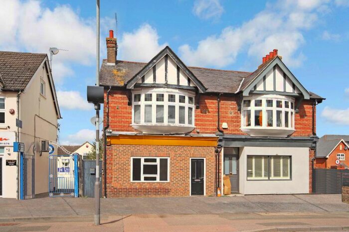 4 Bedroom Semi-Detached House To Rent In Western Road, Tring, HP23