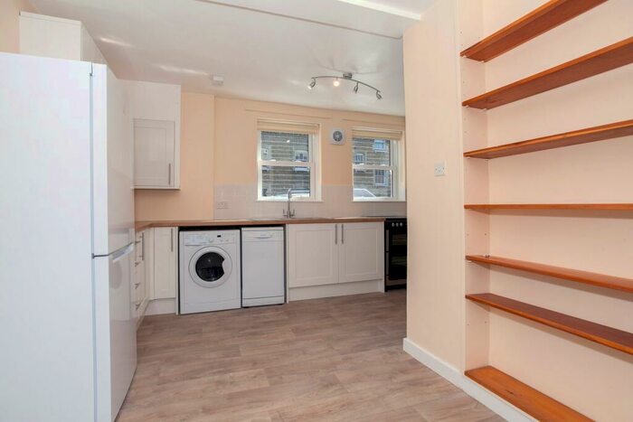 4 Bedroom Terraced House To Rent In Roscoe Street, EC1Y