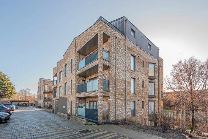 1 Bedroom Flat For Sale In Breakspear Gardens, Colliers Wood, London, SW19