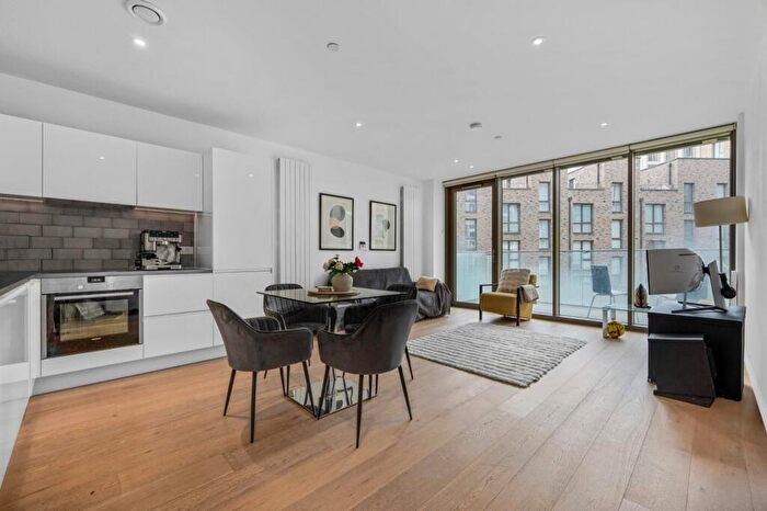 2 Bedroom Flat For Sale In Admiralty Avenue, Silvertown, E16