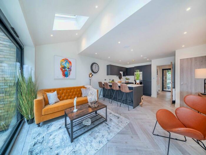 4 Bedroom Town House To Rent In Fawcett Lane, Lower Wortley, Leeds, LS12