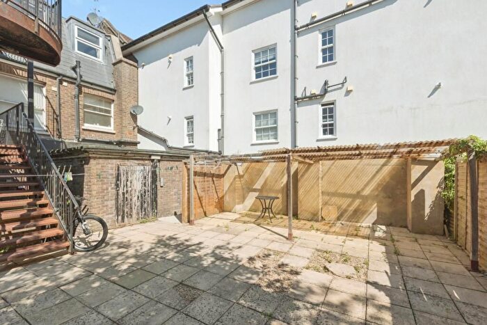 2 Bedroom Flat To Rent In London Road, Tunbridge Wells, TN4