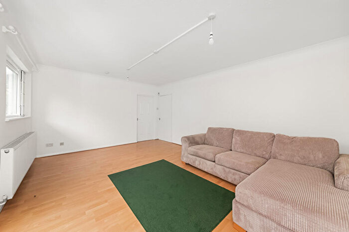 1 Bedroom Flat For Sale In Knights Court, Kings Hall Road, Beckenham, Kent, BR3