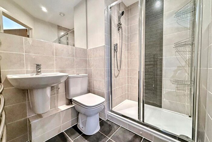 2 Bedroom Flat For Sale In Chandlers Ford, SO53