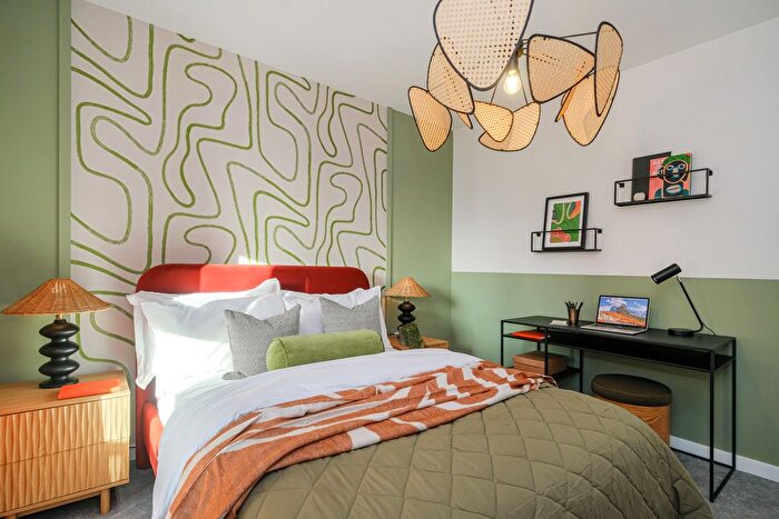 2 Bedroom Flat For Sale In Printmakers Yard, High Street, Hounslow, TW8