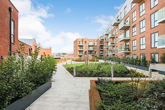 1 Bedroom Flat For Sale In Queens Road, East Grinstead, RH19