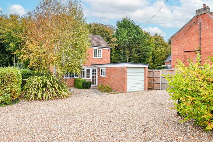 3 Bedroom Detached House For Sale In Bath Road, Devizes, Wiltshire, SN10