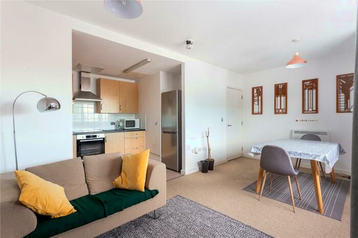 2 Bedroom Apartment To Rent In Drayton Park, London, N5