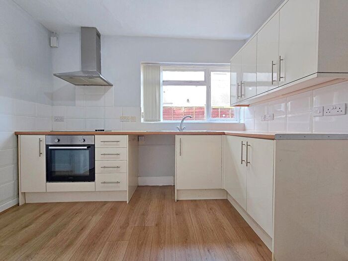 2 Bedroom Flat To Rent In Kimberley Road, Rugby, CV21