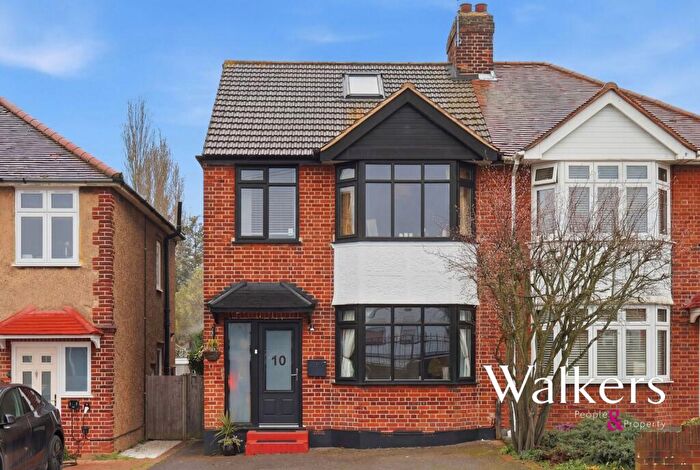 4 Bedroom Semi-Detached House For Sale In Mascalls Lane, Brentwood, CM14